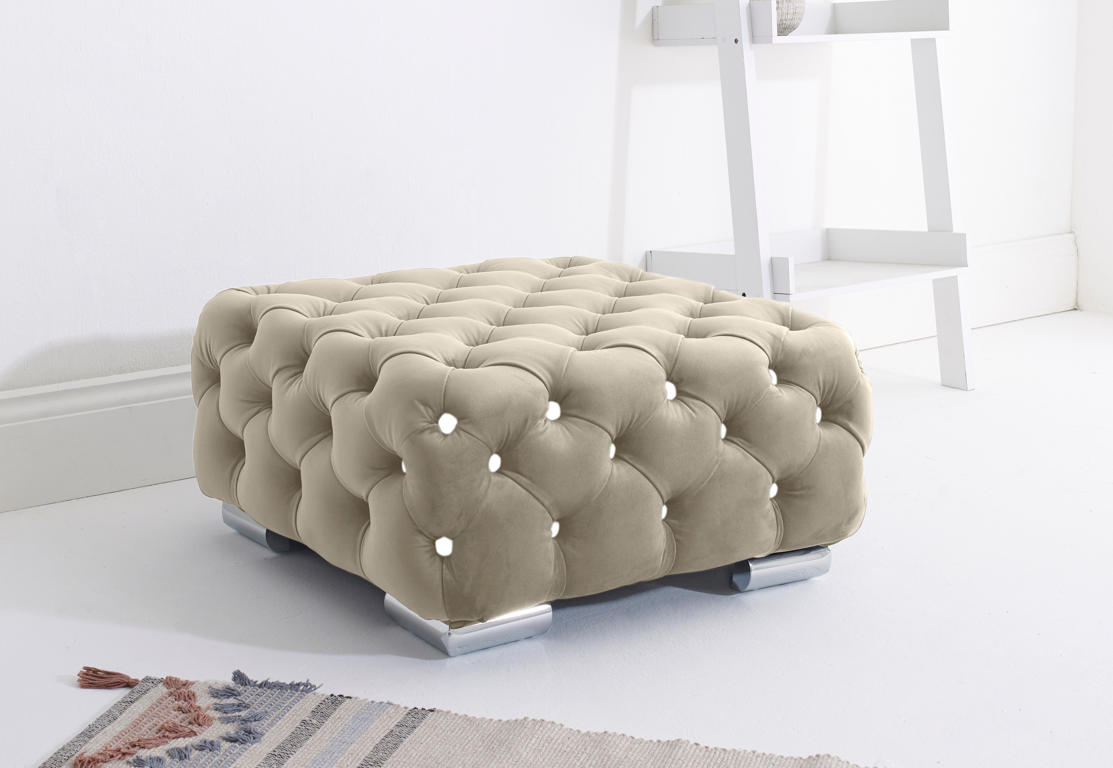 Verona Plush Corner Fullback + Extra Cushions + Diamonds